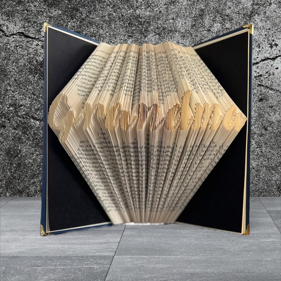 “Grandma” 𝑯𝒂𝒏𝒅𝒎𝒂𝒅𝒆 Book Folding Gift! 🎁 - Picture 6 of 16